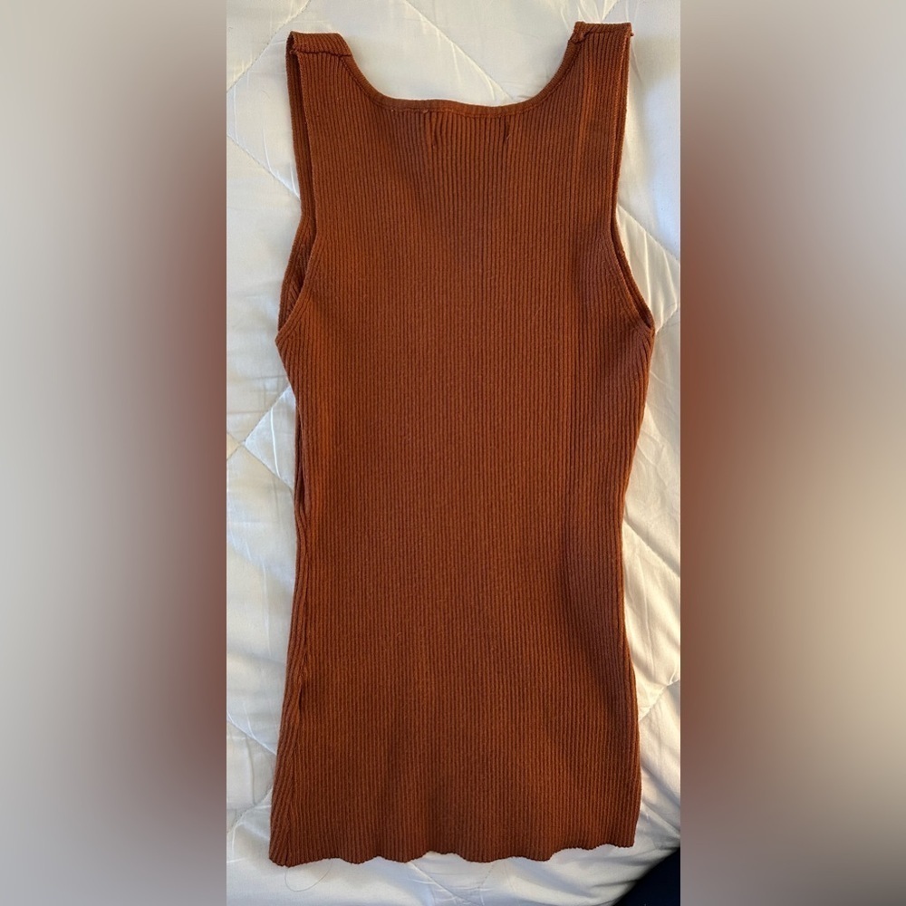Zesica size small gently worn women’s sleeveless sweater - Picture 2 of 5